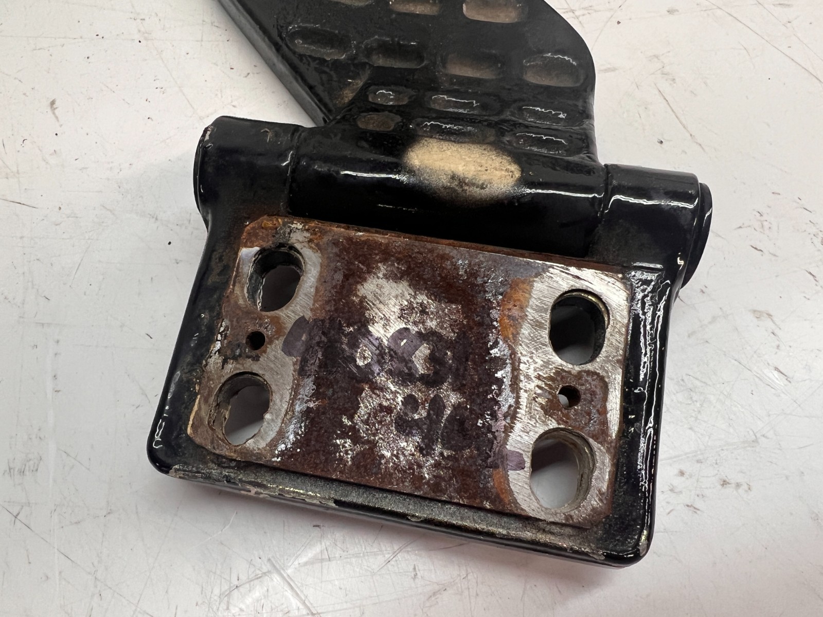 LAMBORGHINI MURCIELAGO LP640 PASSENGER RIGHT SIDE DOOR HINGE OEM 410831402