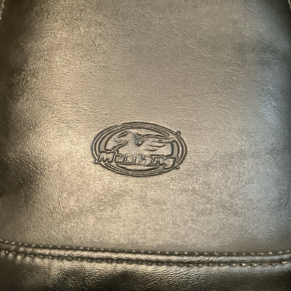 Mustang - 77624 - Cubiertas de tapa de alforja, tachuelas negras Harley Davidson 2014 arriba  Foto 2 de 4