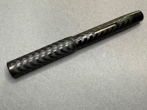 Banker's Coin Filler Füllfederhalter Engine Turn Black Cap Barrel Std Flex Nib