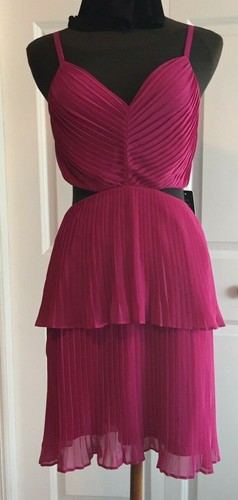 Express rückenfreie Plissee Kleider, rosa oder schwarz - Bild 1 von 9