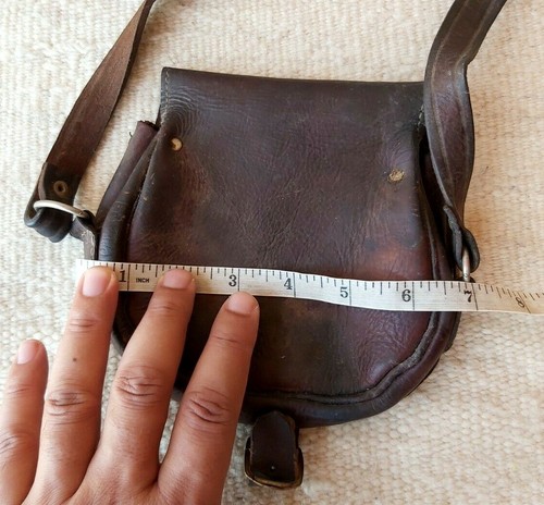 Very Old North African Berber Leather Water Sellers Bag Amazing Collection Piece - 第 12/12 張圖片