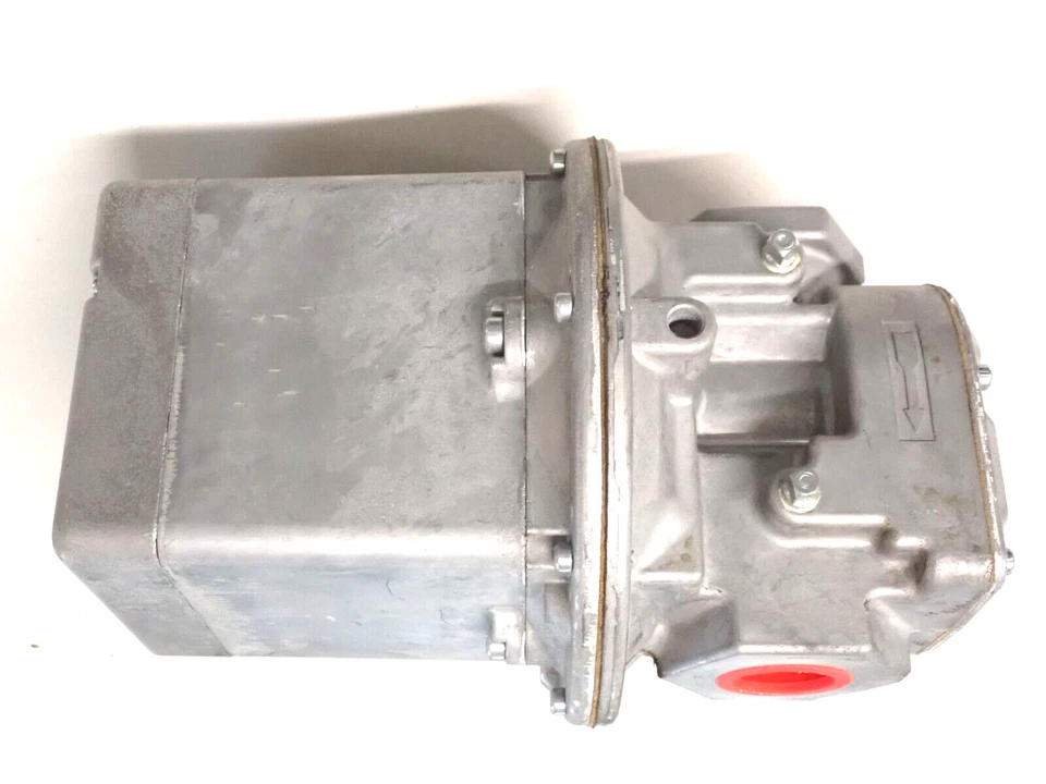 220D MAXITROL PRESSURE REGULATOR NEW - Image 3 of 4