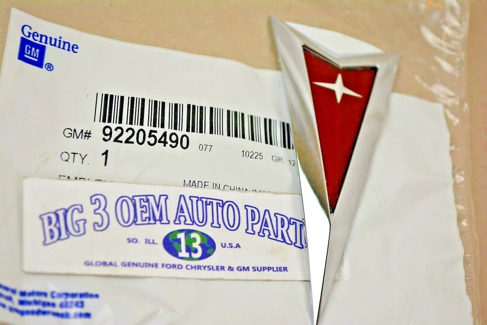 2008 2009 Pontiac G8 Rear Compartment Lid Pontiac Emblem new OEM 92205490 - Image 2 of 2