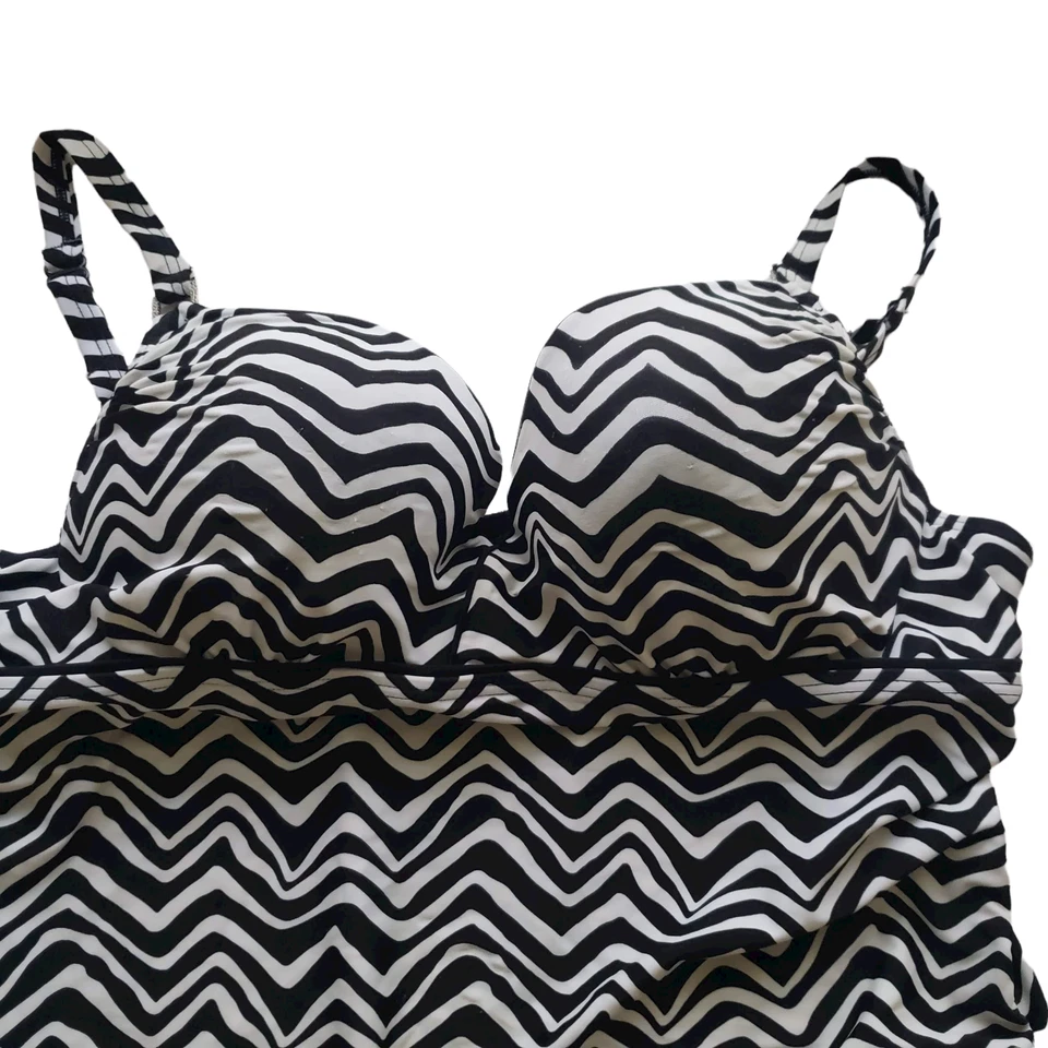 Lane Bryant Black White Zig Zag swimwear dress Top only size Bra Sized 40C - Image 3 of 4