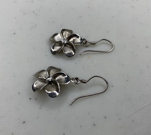 Used 925 Sterling Silver Hook Dangle Earrings With 5 Petal Flower Design - 2.5g - Picture 6 of 14