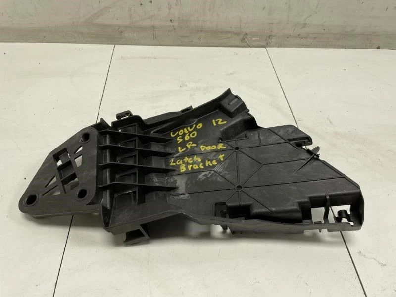 2012 VOLVO S60 REAR LEFT DRIVER SIDE POWER WINDOW MOTOR BRACKET OEM+ - Image 4 of 4