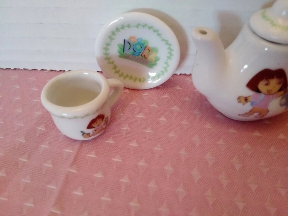 Juego de té miniatura de porcelana Dora la Exploradora 4 lugares para casa de muñecas 5 piezas Foto 4 de 4