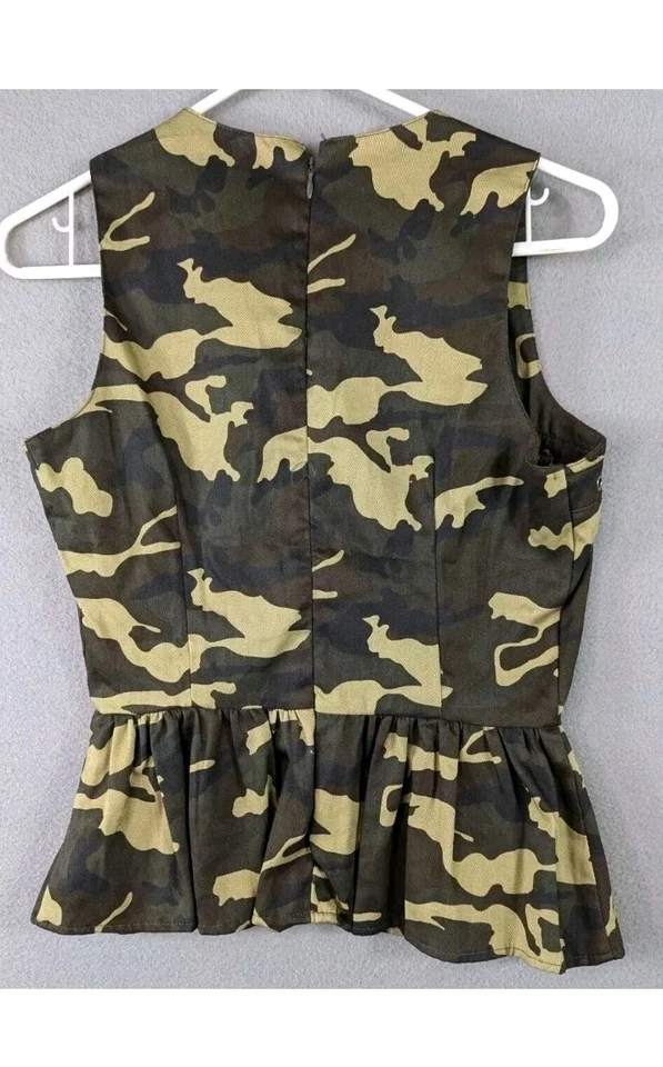 NUEVO Top Last Kiss Verde Tostado Negro Camuflaje Peplum Ojal Sin Mangas Recorte Algodón M Foto 2 de 4