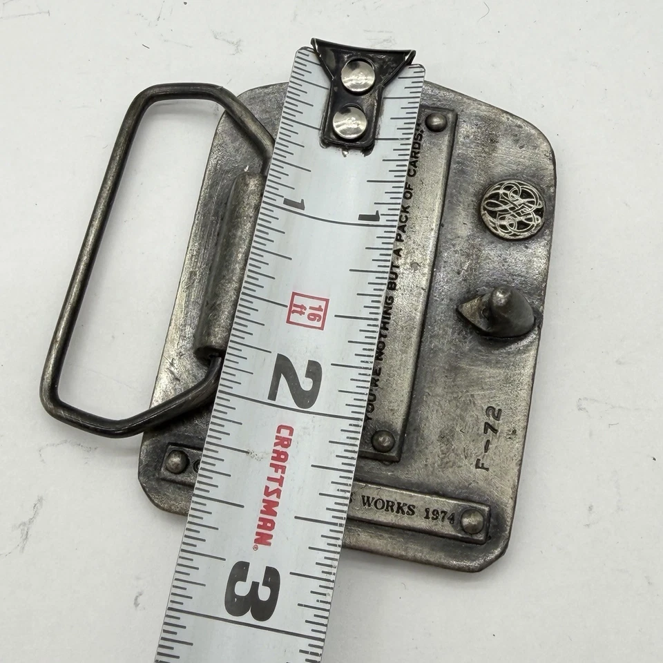 Paquete de tarjetas vintage de latón peltre Alicia en el país de las maravillas bergamota cinturón hebilla 1974 Foto 3 de 4