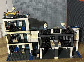 LEGO CITY: Police Station (7498)