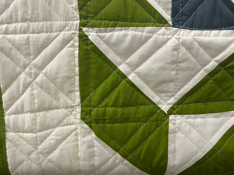 Edredón triangular moderno, colorido. Brillante. Para una cama doble. Ideal como un tiro. - Imagen 4 de 4