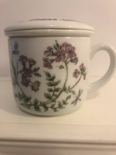 Chinese porcelains 3 pieces Tea cup Mug  lid diffuser Floral Herbs White Purple