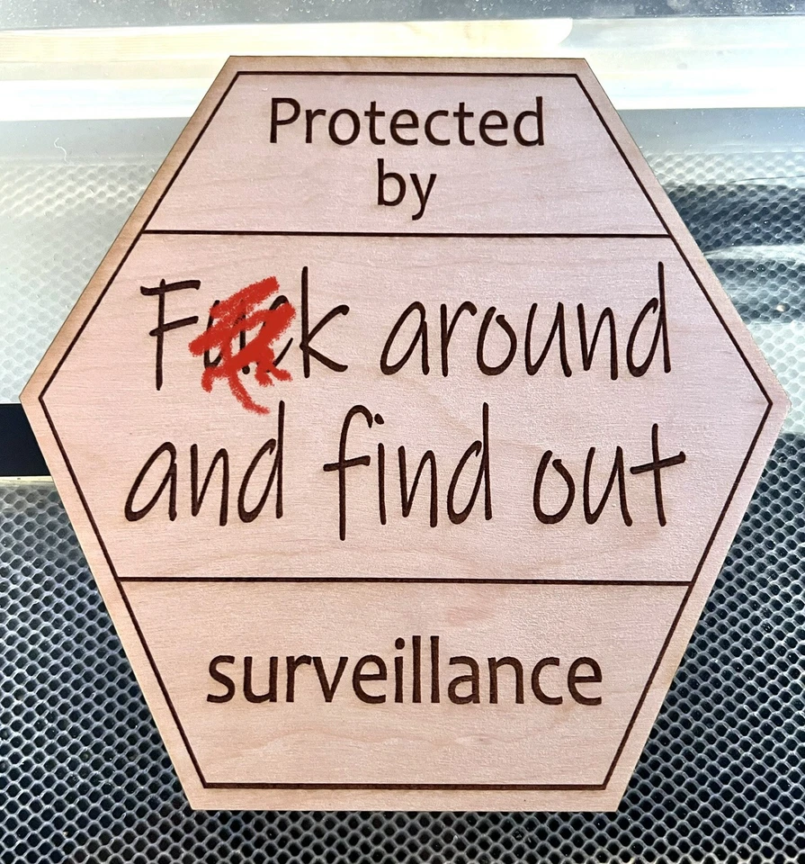 "Letrero grabado en madera protegido por F&*k alrededor y descubre 8""" Foto 4 de 4