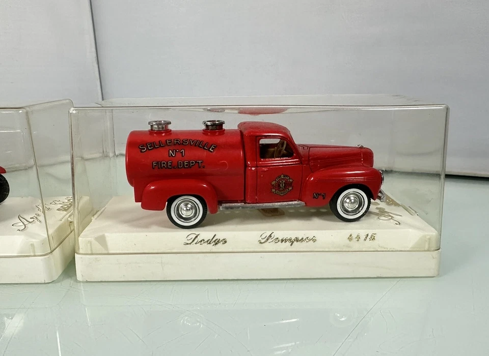 Vintage Solido Age D’or Pompier Dodge 4415 & Citerne 4422 Die Cast 1:50 Lot Of 2 - Image 4 of 4