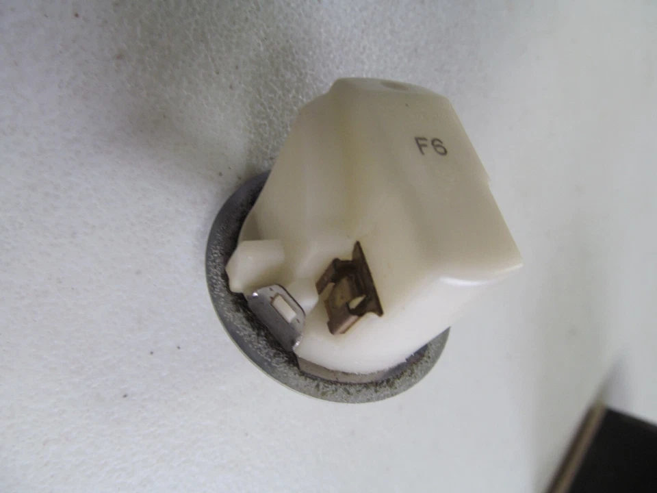 Oldsmobile 88 98 1961-1962 1NOS GM interruptor de luz de jamba de puerta trasera # 4838889 Foto 4 de 4