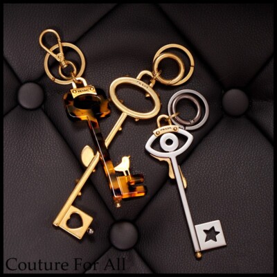 PRADA★素敵!l FLOWER Thorns SKELETON KEY KEYRING NEW $440 PRADA RUNWAY Gold Tone Metal FLOWER Thorns Logo