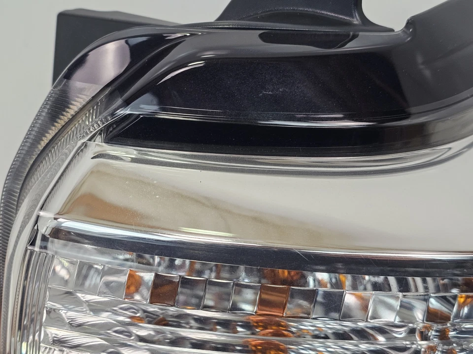 2014-2024 Toyota 4Runner lado direito do passageiro halogênio externo com lanterna traseira de LED fabricante de equipamento original - Imagem 2 de 4