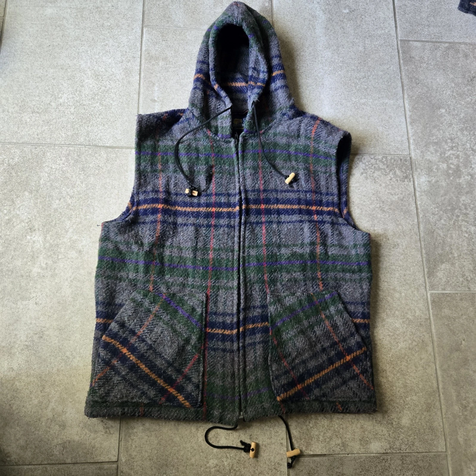 Vintage Edinburgh Old Town Weaving Plaid Vest Wool Sz M Fishing Outdoors UK Hood