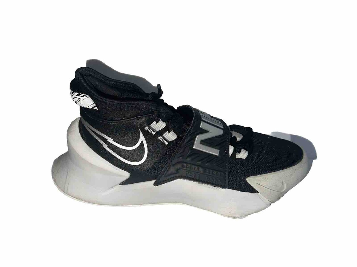 【Nike】City Boy Grade Nike Future Court Youth Sz. 3Y, Blk./Gray/Wht. B-ball