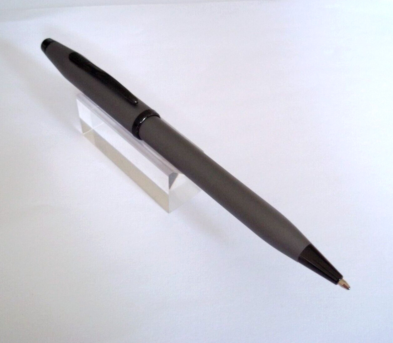 Stylo bille Cross Century II gris mat, le cadeau de prestige idéal pour un anniversaire