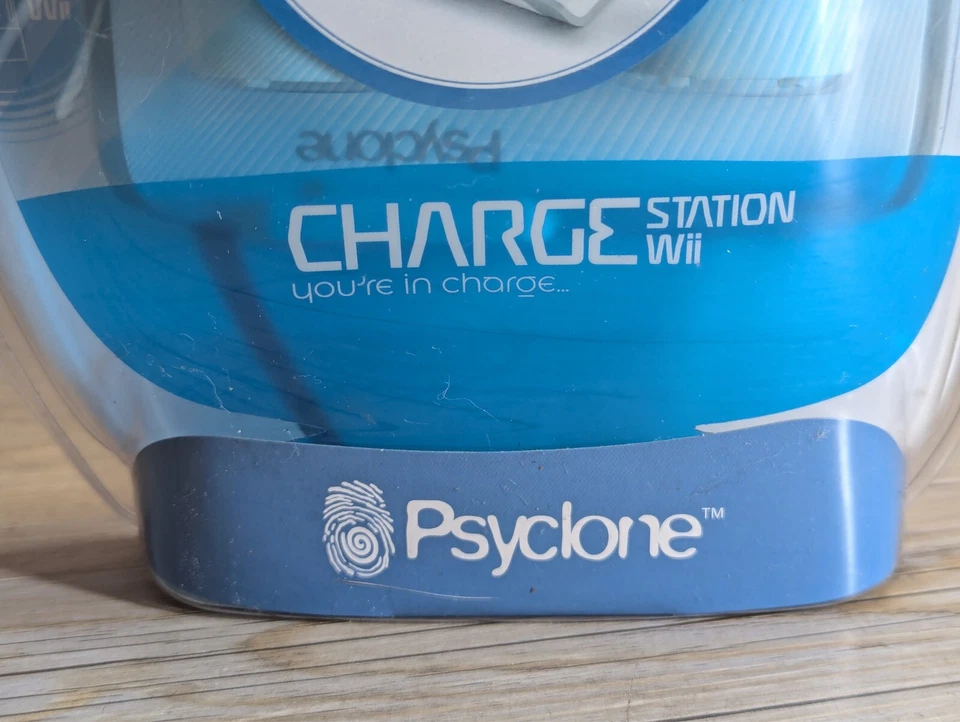 Psyclone Dual Charge Station w/ 2 Rechargable Batteries for Nintendo Wii Wiimote - Image 2 of 4