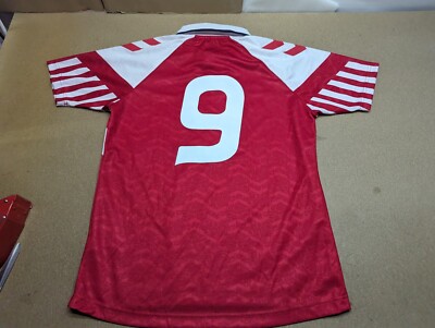 Maillot De Football Danemark 1992 Reproduction Hummel #9 - Taille Garçon M, Rouge