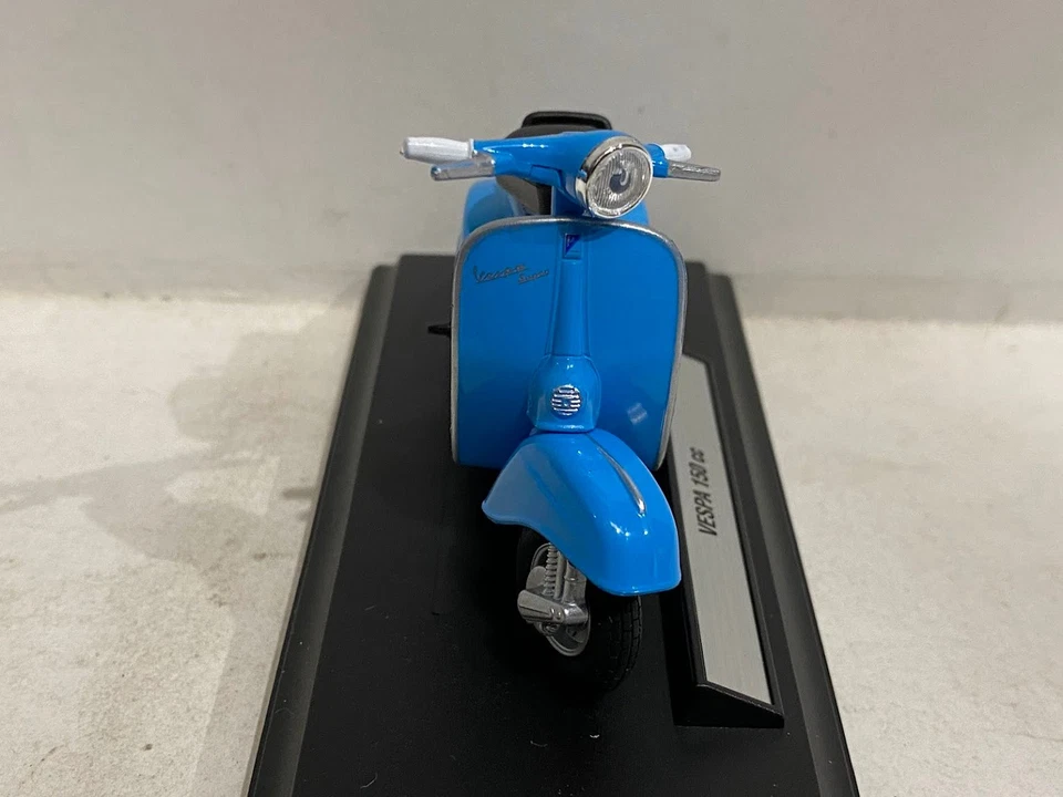 1:18 Vespa 150 cc Welly Legendary bikes Diecast Motocicleta - Imagen 3 de 4