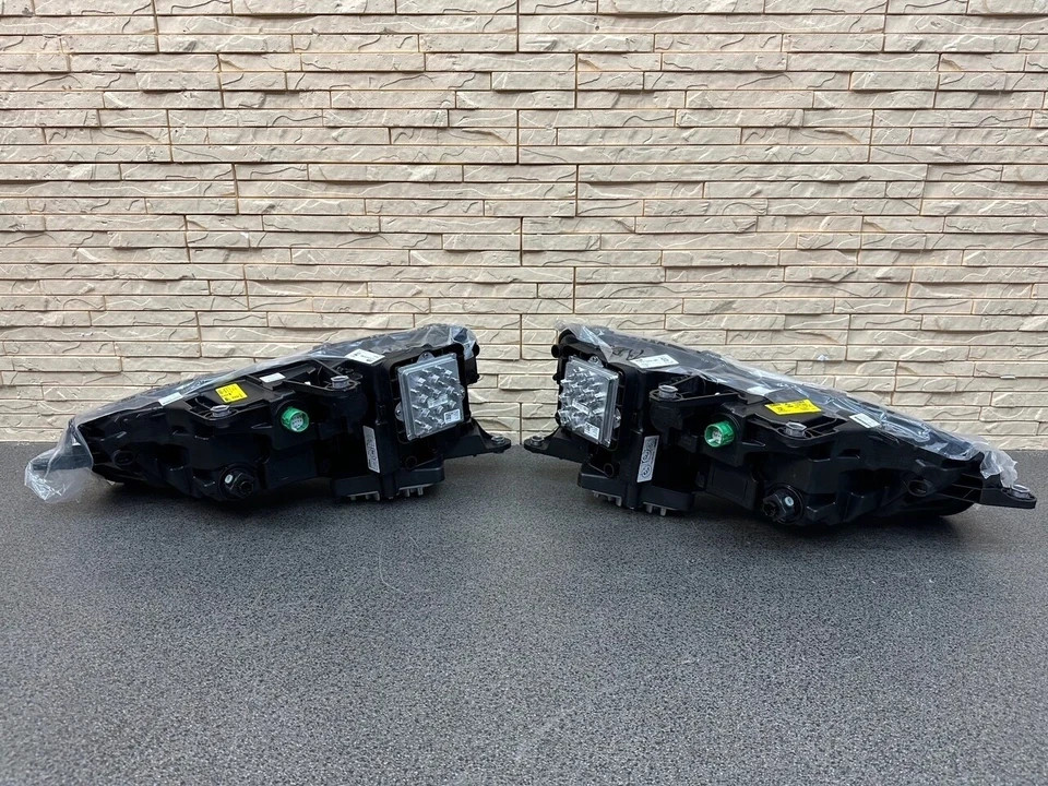 FERRARI SF90 HEADLAMPS HEADLIGHTS 816044 / 816045 882835 / 882834