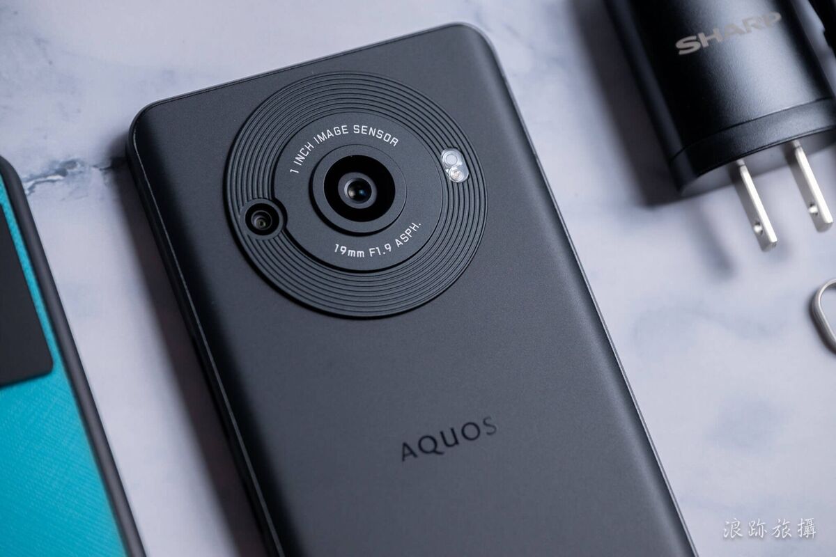SHARP AQUOS R8s Pro 5G (SH-R80P) 6.6 SHARP AQUOS R8s Pro 5G (SH-R80P) 6.6
