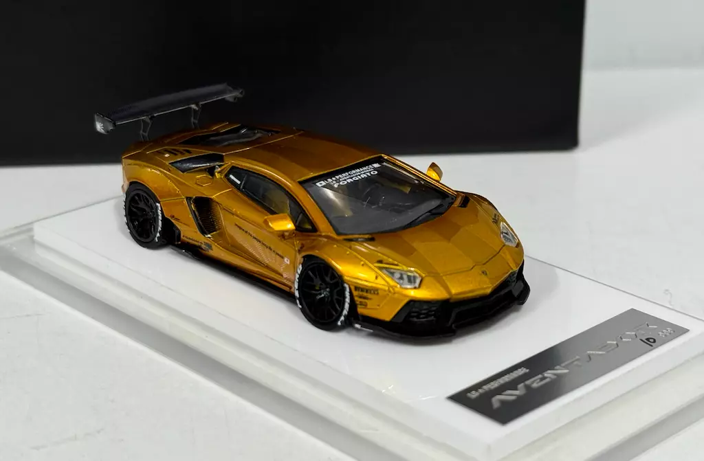 お歳暮 人気 Onemodel 1:64 Gold LP700 Aventador LB Sports Model Diecast ミニカー
