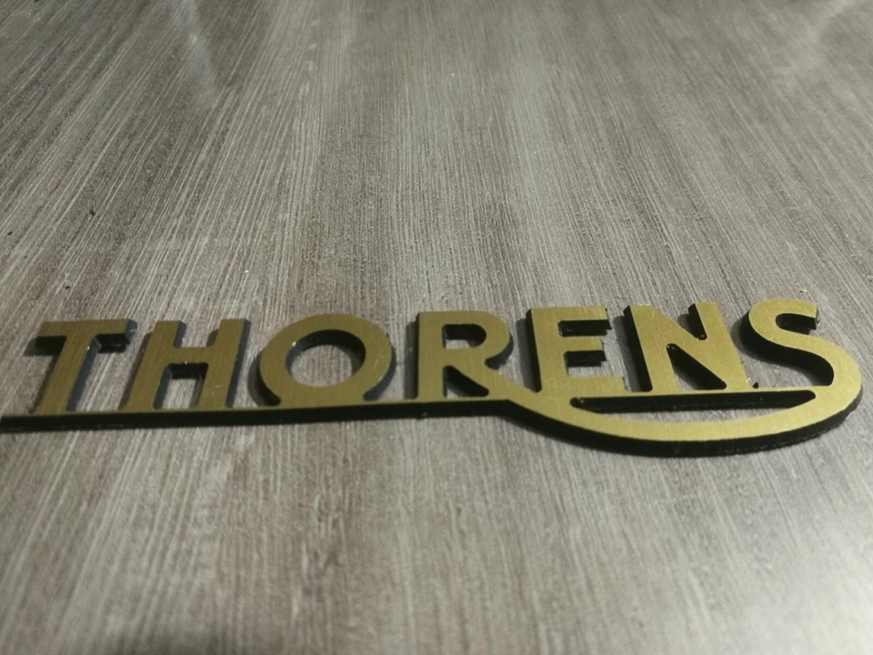 LOGO THORENS, PVC doré, épaisseur 1.6 mm, dimension  107 x 25 mm - Photo 2/4