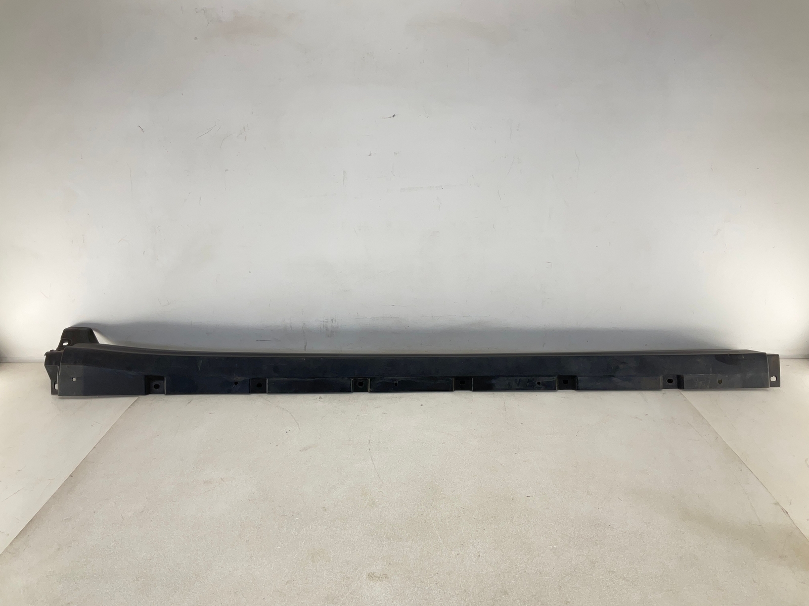 17-20 MASERATI Levante Right Passenger Side Rocker Panel Skirt Molding OEM CM