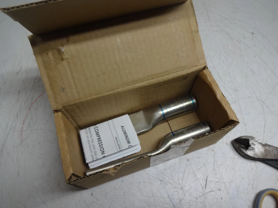 New Lot of 2 PANDUIT LAB300-12-2 Aluminum Lug Two Hole Tongue for AL9CU Wire - Image 3 of 4