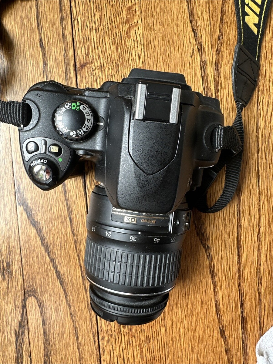 Nikon D D40 6.1MP Digital SLR Camera - Silver (Kit w/ AF-S DX ED G