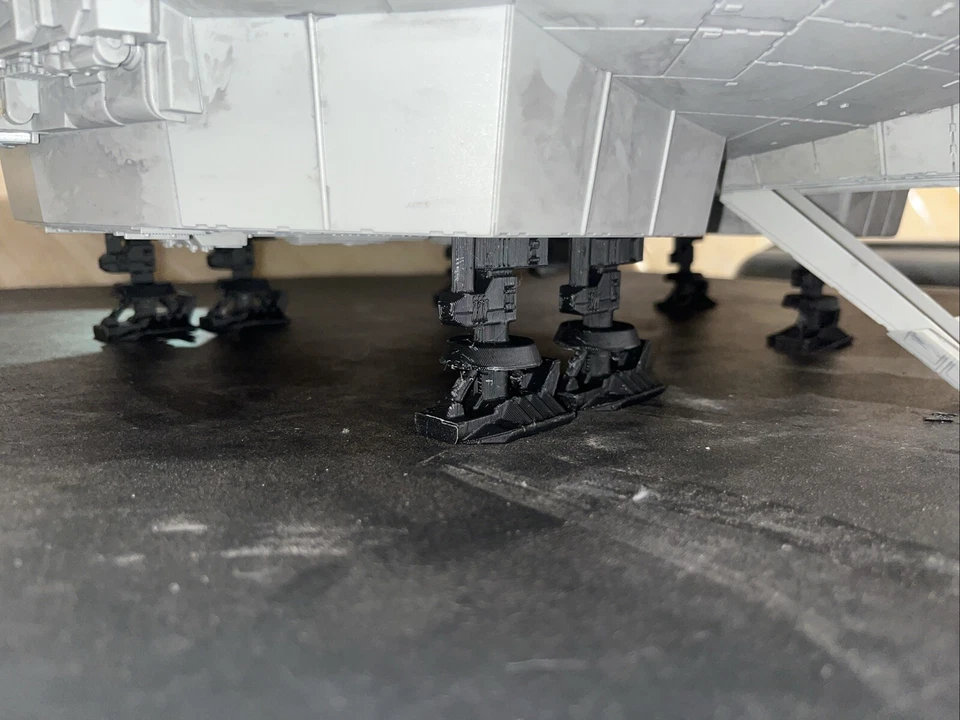 星球大战 Legacy Millennium Falcon 零件着陆装备(7 件套)3D 打印 — 第 2/4 张图片