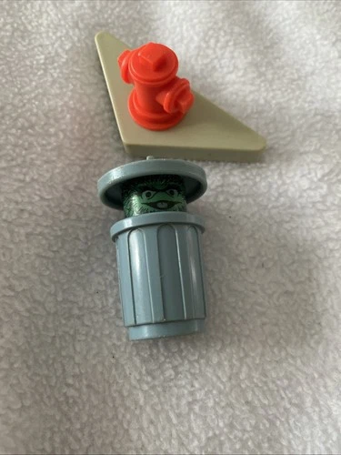 OSCAR THE GROUCH  FIRE HYDRANT VTG FISHER PRICE FIGURE SESAME STREET