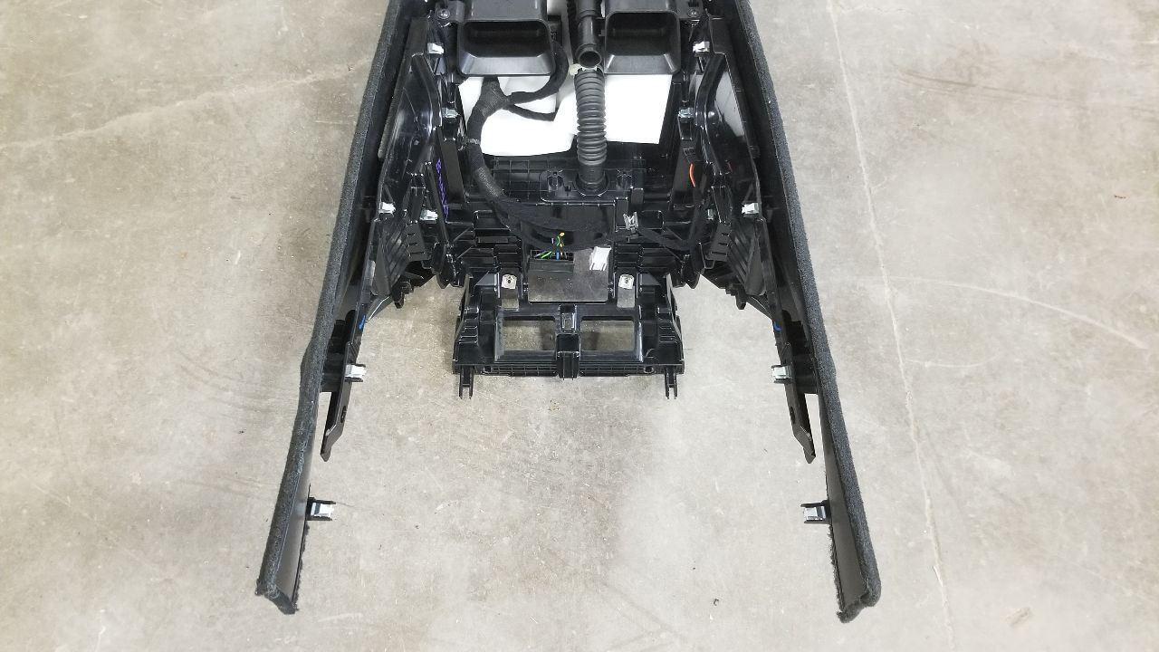 23 2023 MASERATI GRECALE CENTER FLOOR CONSOLE ASSEMBLY BLACK 