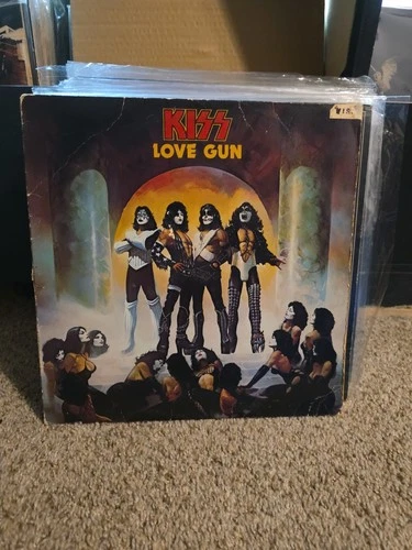KISS Love Gun Vinyl Record Album 1977 Casablanca NBLP 7057 Rock and Roll
