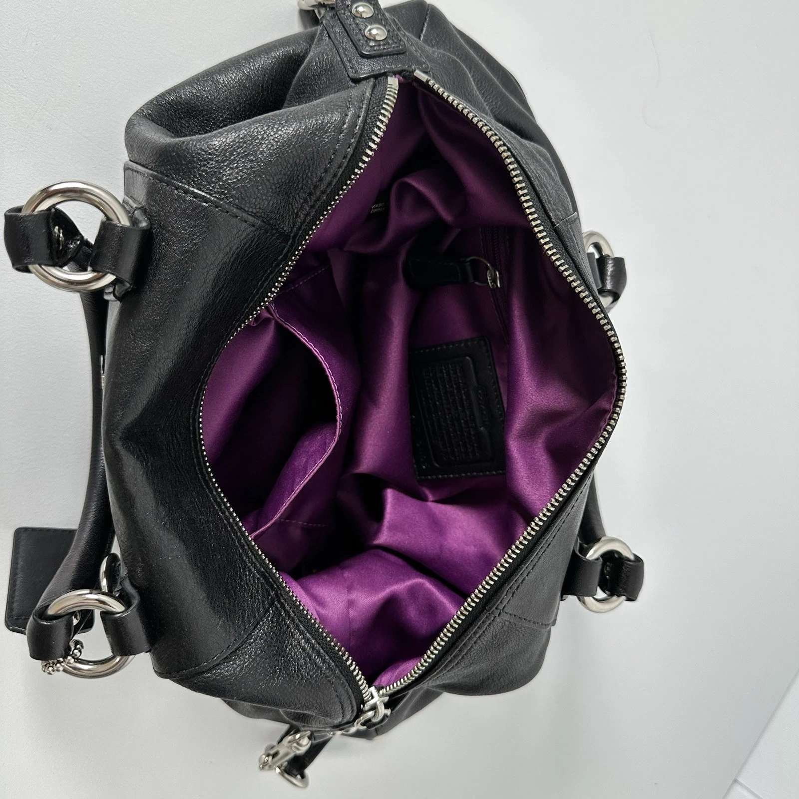 Borsa a tracolla Coach Ashley in pelle nera viola raso con zip superiore F15445 usata in ottime condizioni