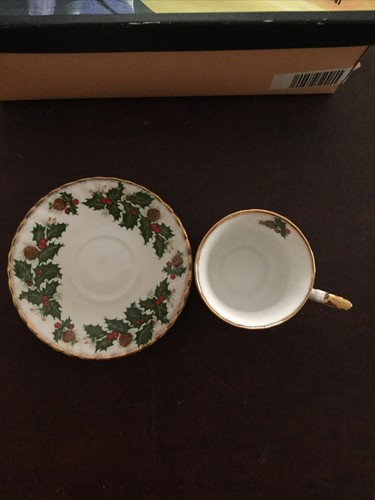 Vintage Rosina Yule Tide Cup & Saucer Fine Bone China Made in England - Picture 2 of 4