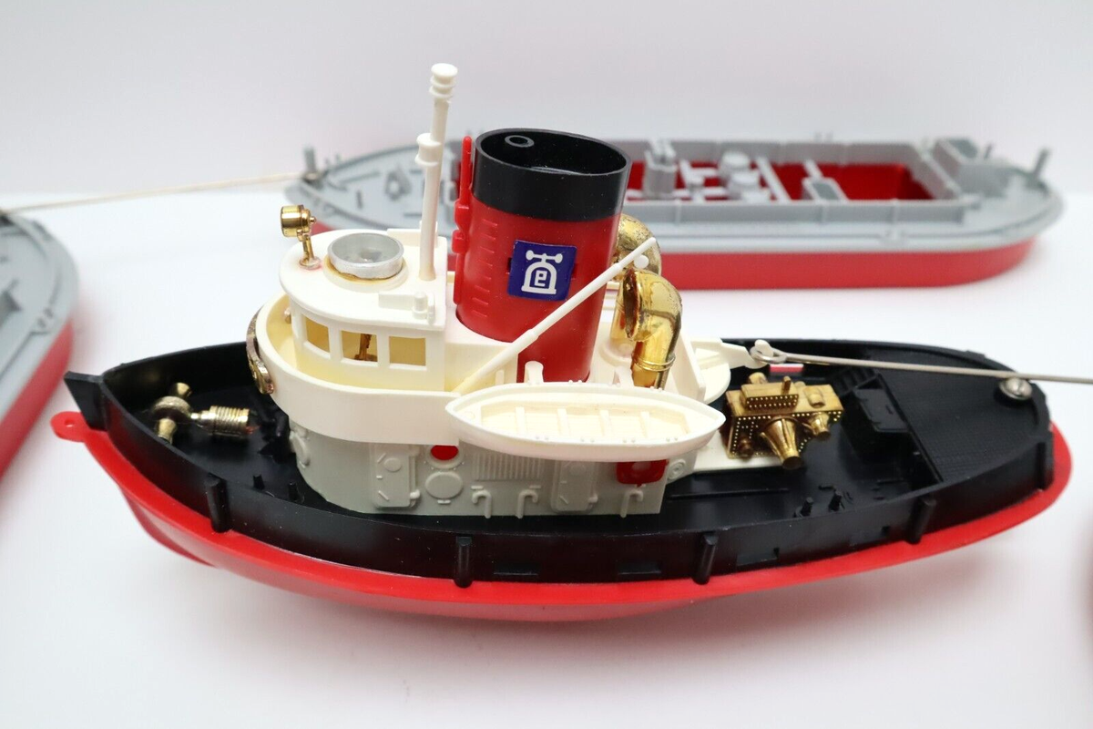 TUGBOAT 1999.07〜2002.05 作品集 TUGBOAT 1999.07-2002.05 | マドラ出版 | nostos books ノストス