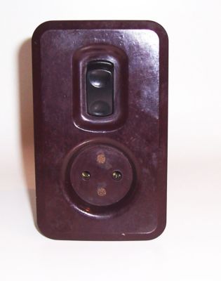 OLD BAKELITE SOCKET Surface-mounted round art deco loft design £14.34