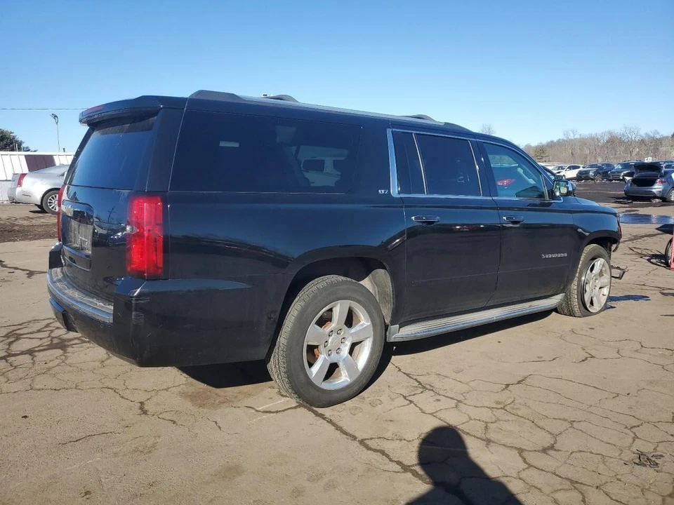 Used Rear Left Door Assembly Rear Side fits: 2015 Chevrolet Suburban 1500 privac Foto 3 de 4