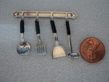 DOLLHOUSE UTENSILS W/ SILVER RACK
