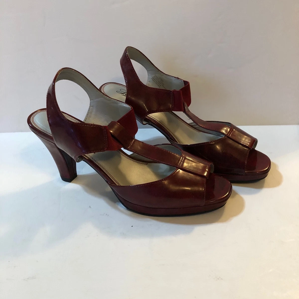 LIfeStride Womens Dress Shoes Dark Red 10M Patent Leather T Strap