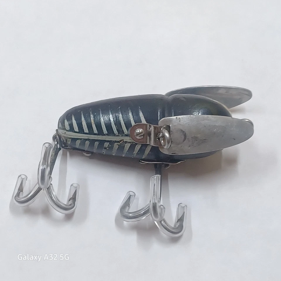 Iscas de pesca vintage Heddon Crazy Crawler 2120 XBW isca de madeira rara costa preta - Imagem 2 de 4