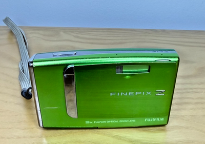 Fuji Fujifilm FinePix Z10FD Green 7.2MP Digital Camera W/Charger