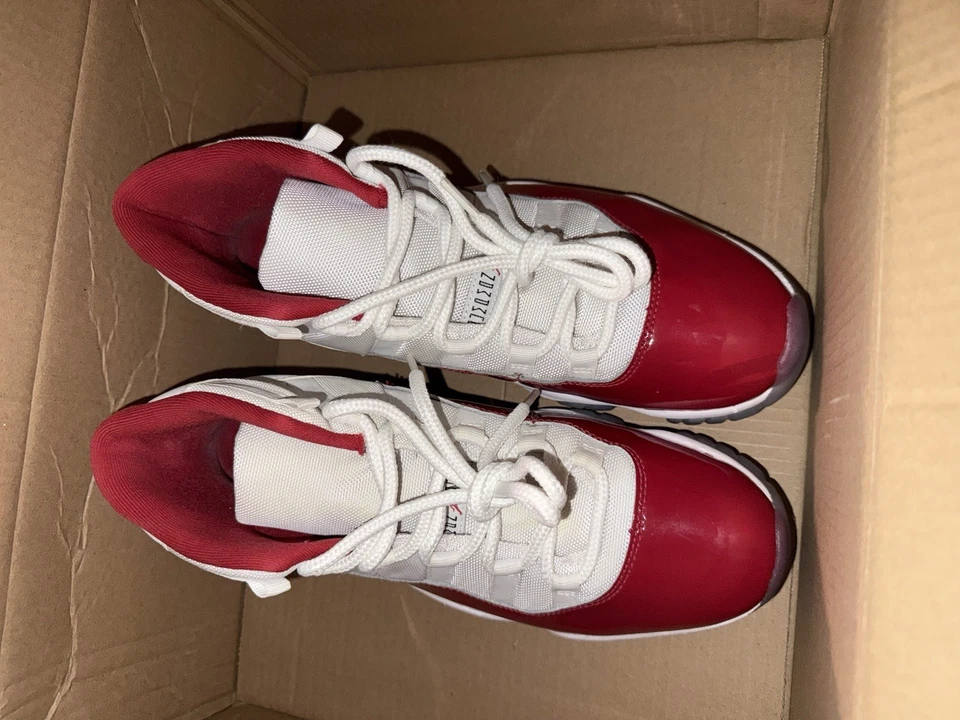 Talla 10.5 - Jordan 11 Retro Alto Cereza Sin Caja Foto 3 de 4