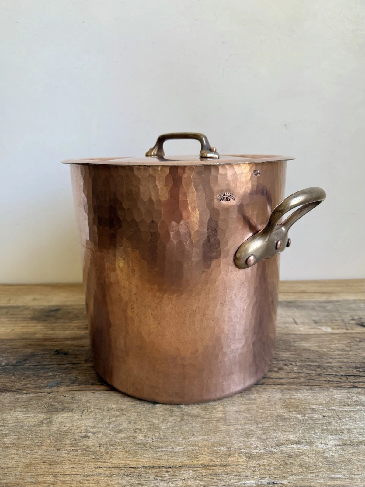 Gorgeous Hammered E. Dehillerin Copper Stock Pot with Lid  - 24cm
Opens in a new window or tab