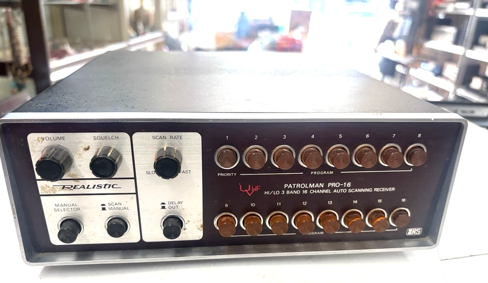 Vintage Realistic Pro-16A UHF / VHF 3 Band Hi-Lo Scanner  TESTED WORKS - Image 2 of 4